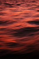 Eau en mouvement avec coucher de soleil