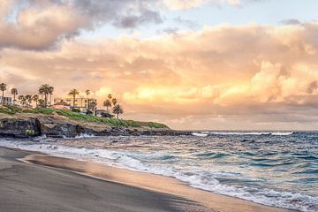 Dit is een zonsopgang op het strand van Joseph S Giacalone Photography