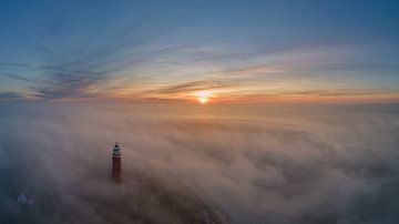 Leuchtturm Eierland Texel im Nebel von Texel360Fotografie Richard Heerschap