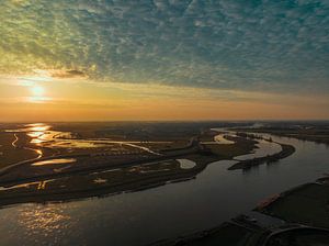 IJssel und Reevediep Frühlings-Sonnenuntergang Panoramablick aus der Vogelperspektive