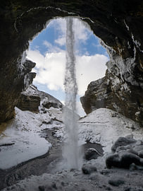 Kvernufoss in de winter. van Bart Ceuppens