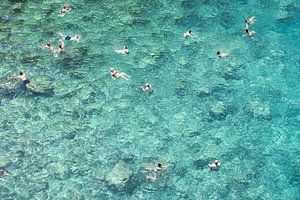 Zwemmen aan de Italiaanse kust in Puglia