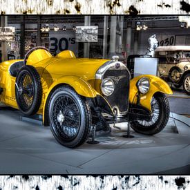 Gele oldtimer auto van Frank Janssen