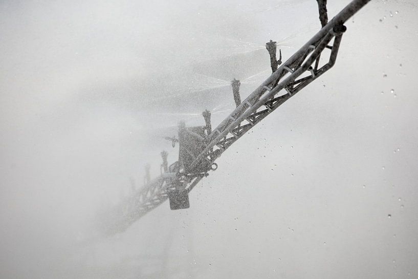 gros plan d'un pulvérisateur d'irrigation agricole par W J Kok