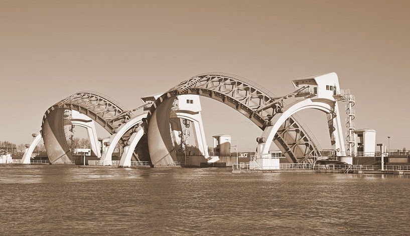 Wasserkraftwerk in Sepia von Jose Lok