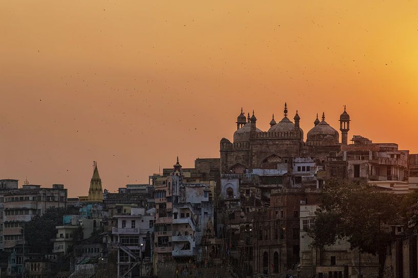 17th century built by Aurangzeb on the ruins of a Hindu temple. Built on the waterfront of the River by Tjeerd Kruse