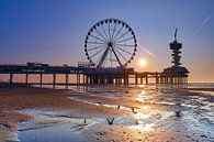 Scheveningen-Pier bei Sonnenuntergang von Bas Vogel Miniaturansicht