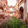 Échos du passé : heure dorée dans une cathédrale abandonnée sur Gentleman of Decay
