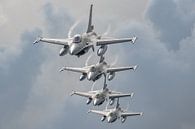 Formatie van 4 General Dynamics F-16 Fighting Falcons van de Belgische Luchtmacht afkomstig van de V van Jaap van den Berg thumbnail