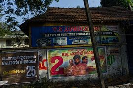 filmposter langs de weg