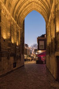Onder de Dom met zicht op de Servetstraat in Utrecht