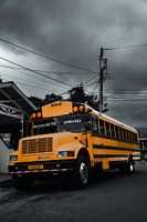 Oude gele schoolbus in Panama - Zwart Wit en Geel