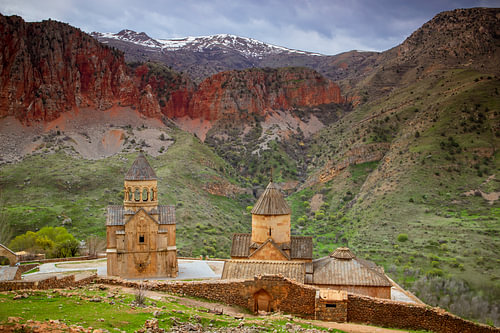 Noravank, Arménie – Un monastère niché au cœur des roches rouges