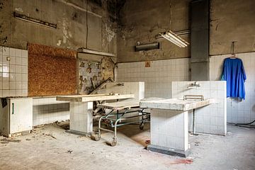 L'ombre de la chirurgie – L'esthétique morbide dans les détails.