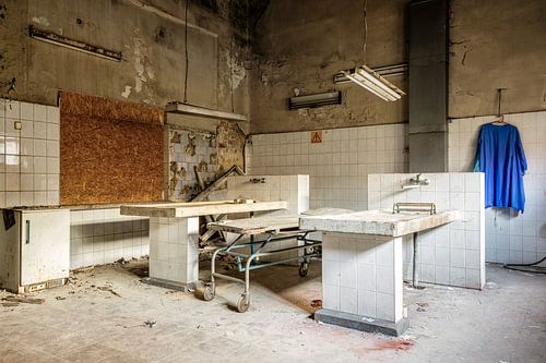 L'ombre de la chirurgie – L'esthétique morbide dans les détails. sur Gentleman of Decay