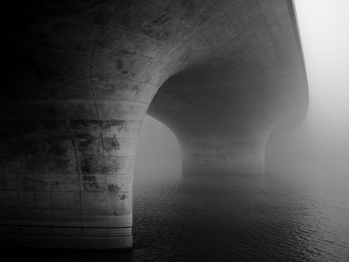 Die verlängerte Waalbrücke im Nebel II
