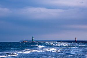 Mole und Molentürme an der Ostseeküste in Warnemünde