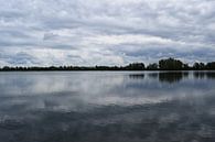 Réflexion des nuages dans l'eau ; par Pascal Engelbarts Aperçu