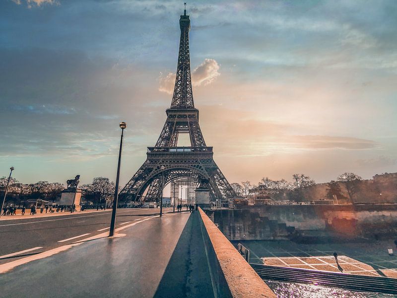Paris by Hello Pompoyo
