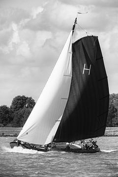 Skûtsje of Heerenveen, the Gerben van Manen, classic Frisian sailing Tjalk ship during the 2019 SKS  by Sjoerd van der Wal
