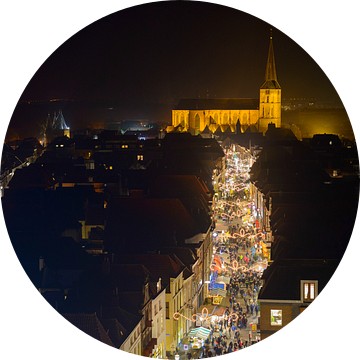 Kampen skyline avondzicht vanaf hoogte met de Oudestraat en Bovenkerk van Sjoerd van der Wal Fotografie