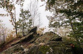 Breathtaking views: Misty mountain scenery by Hevonax Photography