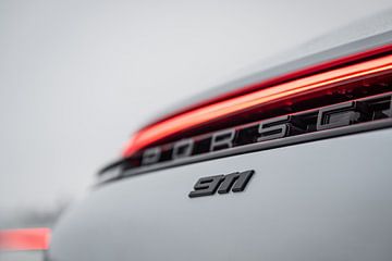 Porsche 911 detail in Lapland van Bas Fransen