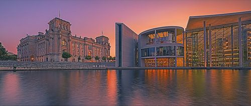 Panorama of a sunset at the Reichstag building