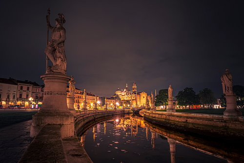 Ein majestätischer nächtlicher Blick auf Padua