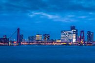 Skyline van Rotterdam bij avond van Rob IJsselstein thumbnail