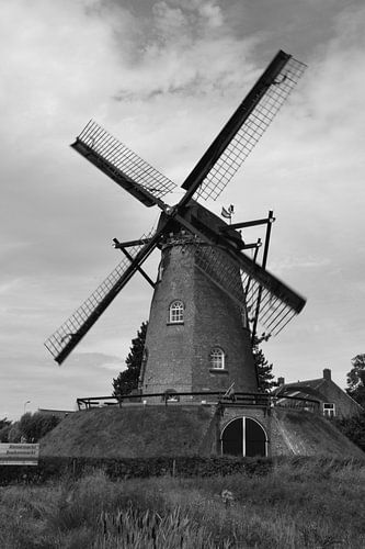 Molen Nooit Gedacht te Cadzand in zwart-wit