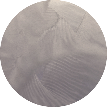 Lichtstromen in grijs - rust en diepte in abstracte beweging