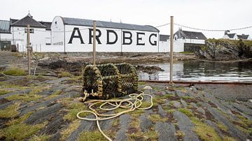 The Ardbeg distillery on Islay by Thijs Schouten