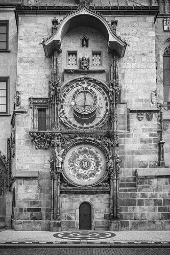 Astronomische Uhr in Prag schwarz-weiß