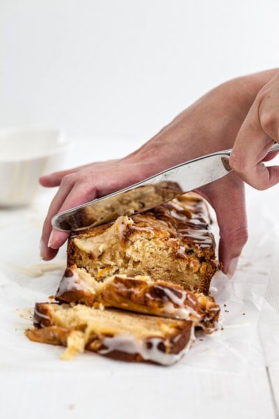 Pear cake with glaze by Nina van der Kleij