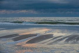 Colors on the beach by Margreet Frowijn