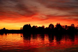Coucher de soleil sur le lac – quand le jour s'achève sur Acharya Fotografie