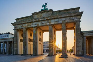 Sunrise at the Brandenburg Gate in Berlin by Jenco van Zalk