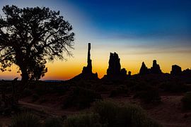 Sonnenaufgang im Monument Valley am Totempfahl