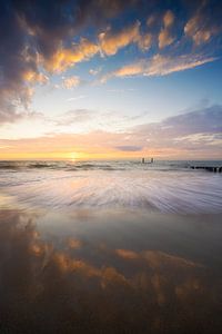Spiegelung an der Küste von Thom Brouwer
