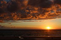 Sonnenuntergang mit Wolken bei Westerland auf Sylt