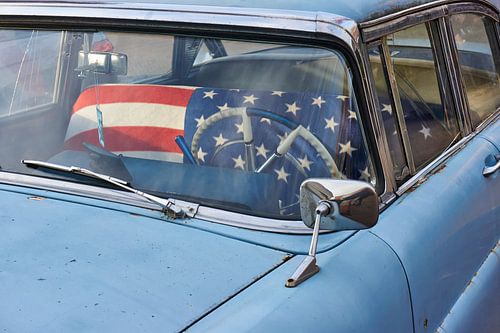 Oldtimer with American flag