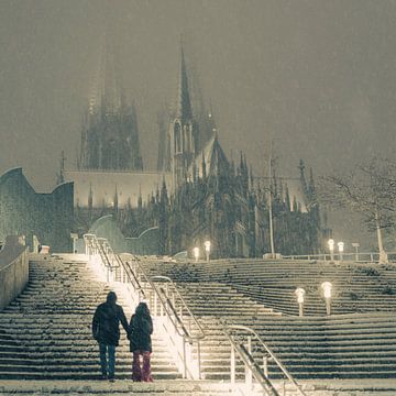 Cathédrale de Cologne avec un couple sur Marc Stoppenbach
