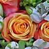 bouquet met bloemen vooral rozen van W J Kok