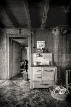 Keuken verval in zwart-wit van Frans Nijland