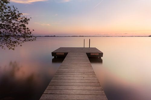 Steiger aan een meer in Friesland
