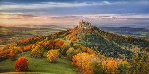 Burg Hohenzollern mit schönen Herbstfarben