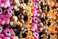 Pluche knuffels in een kermis attractie