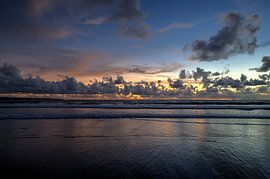 Goldene Stunde am Meer – Sonnenuntergang am Double Six Beach von Roith Fotografie