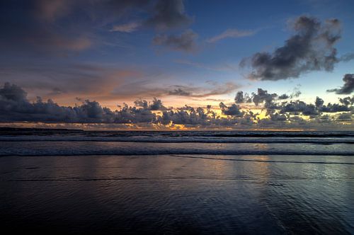 Golden hour aan zee - zonsondergang bij Double Six Beach
